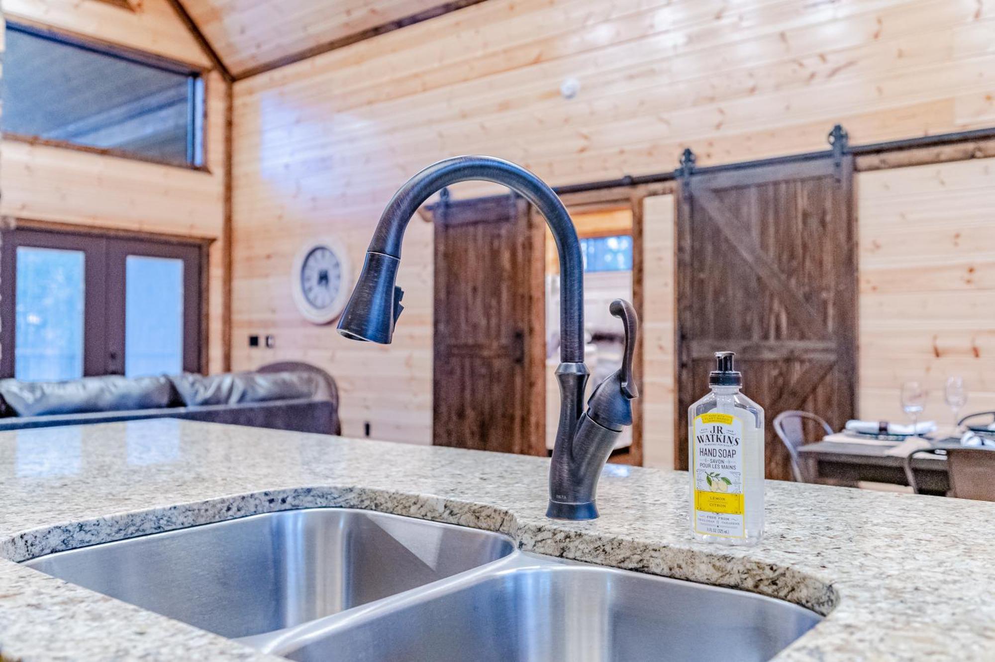 The Luxurious Blue Sky Lodge Is Epic! 브로큰보우 외부 사진